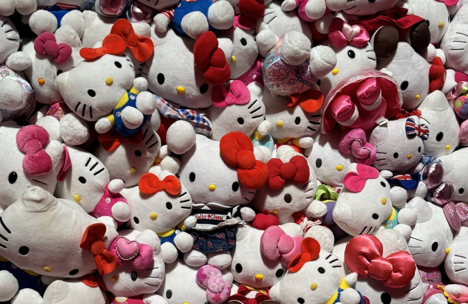 Hello kitty cafe plush deals